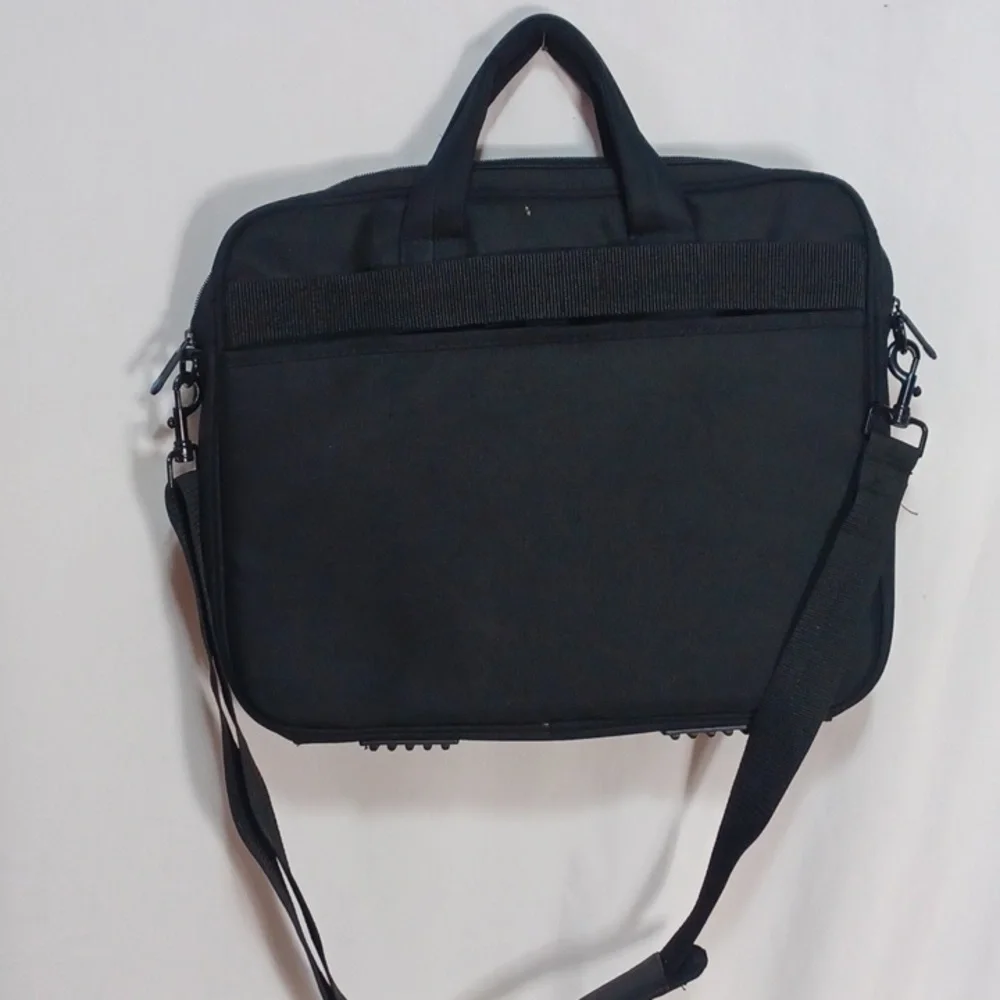 HP LAPTOP BAG LOTS OF COMPARTMENTS FITS UP TO 16.1
